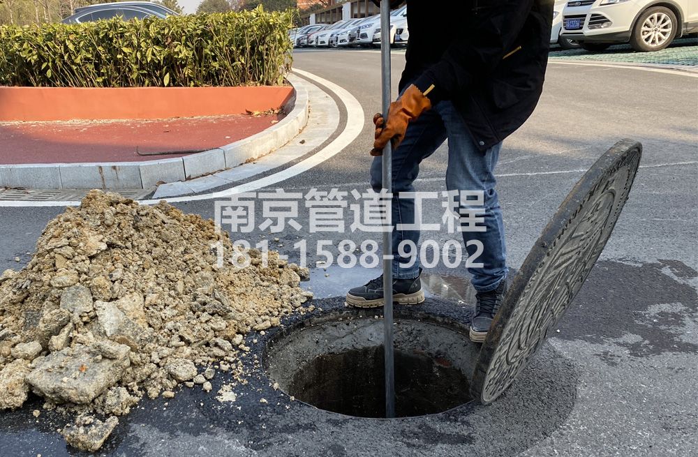 306红梅村管道油块清理